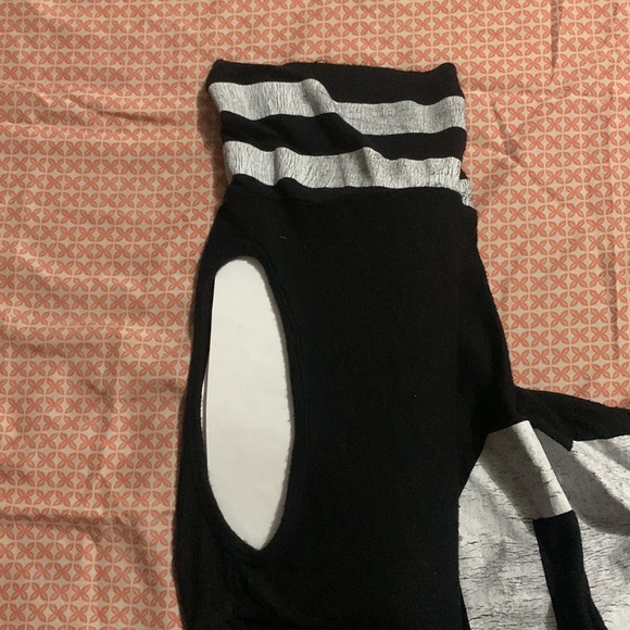 Regular Tee - Picture 3 of 4